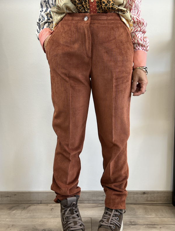 M&S Pantalone in velluto a coste mille righe color mattone